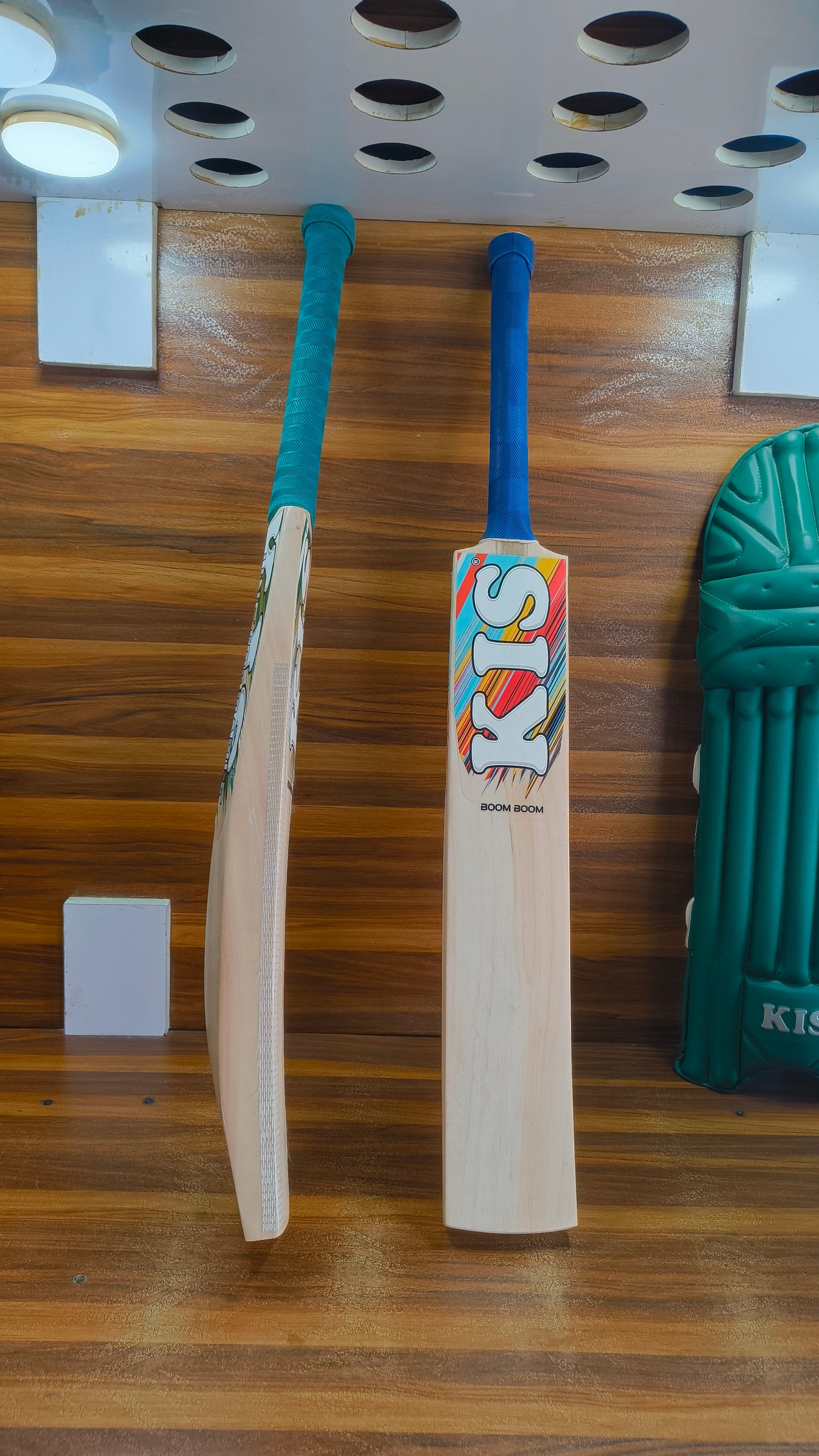 Boom Boom Edition Kashmir Willow Cricket Bat For Leather Ball | KIS Unstoppable