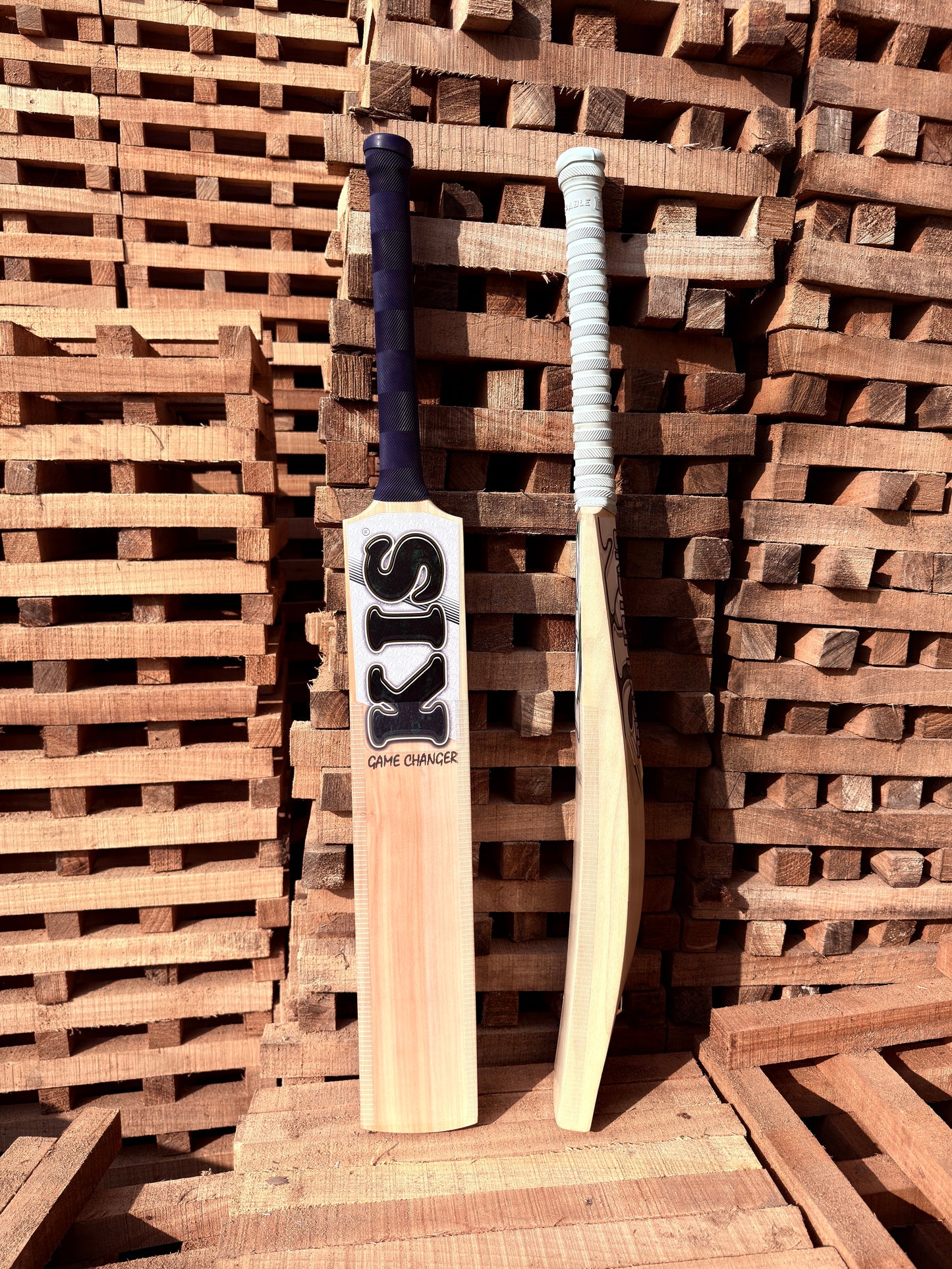 KIS Game Changer in Kashmir Willow side profile and front face