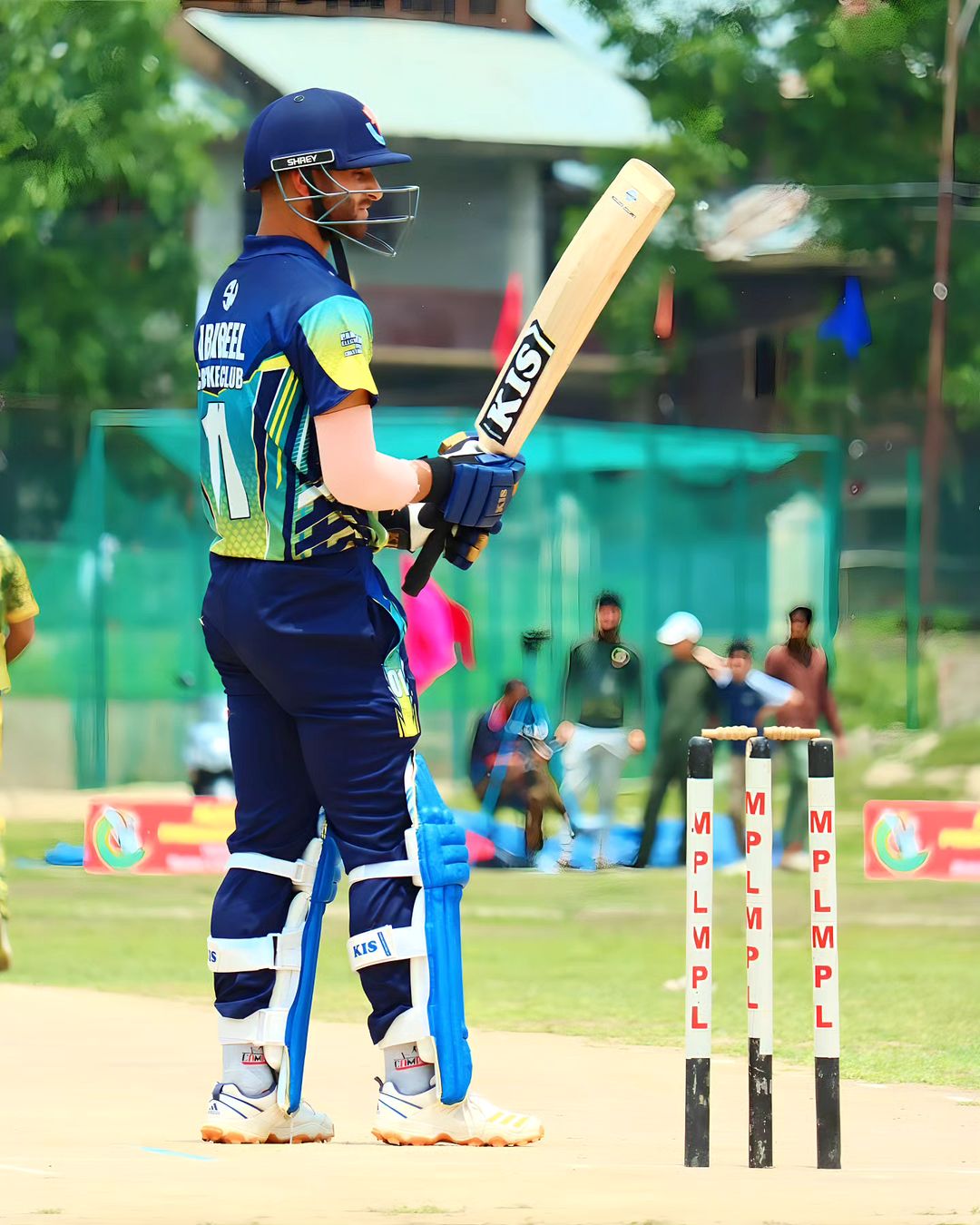 KIS Cricket bat Reserve Edition in action on the pitch of the stadium