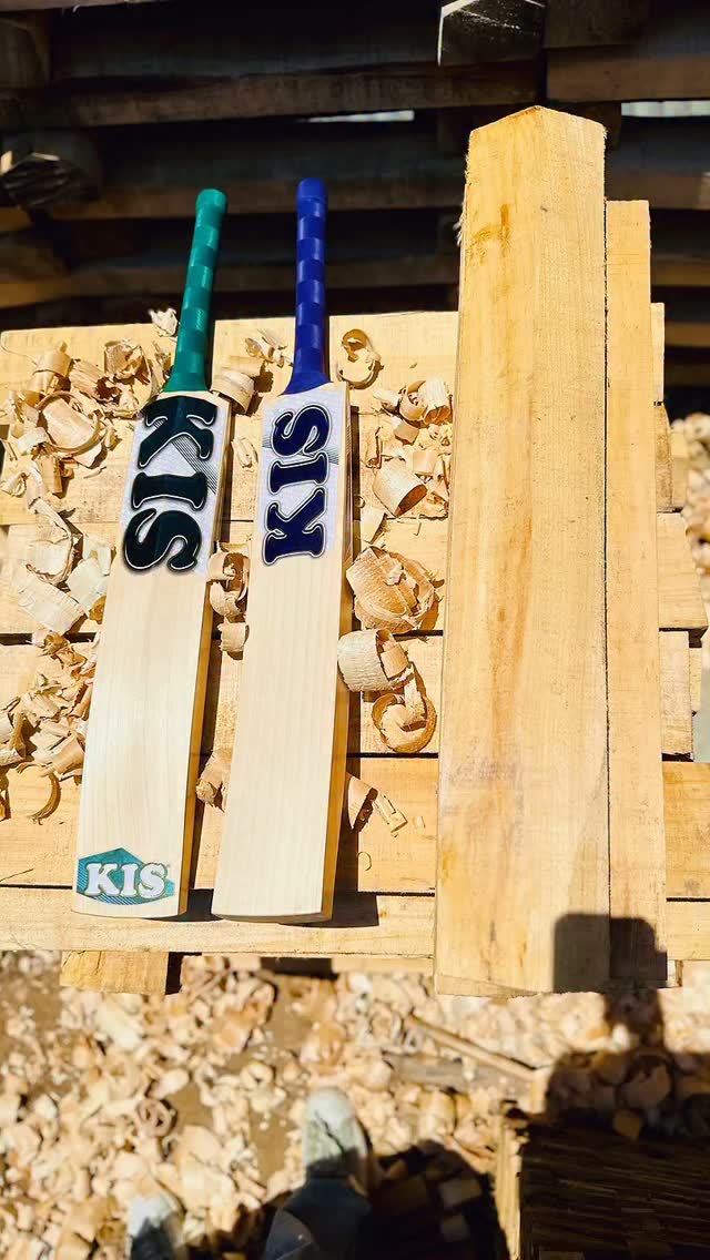 Light weight English willow bat for leather ball professional cricket game