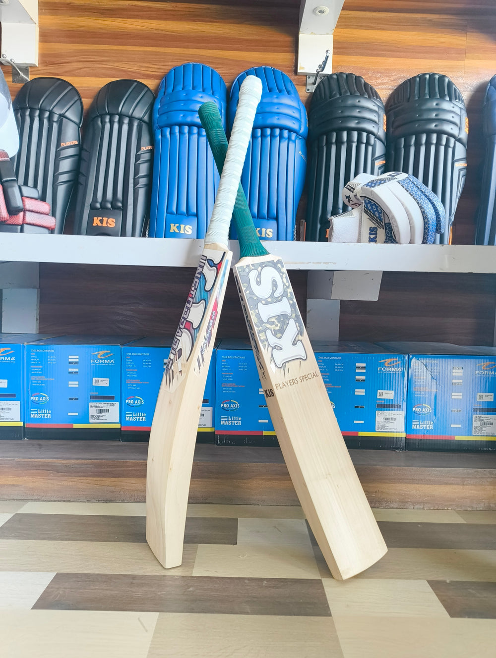 Players special grade kashmir willow bat edges for hard hitting